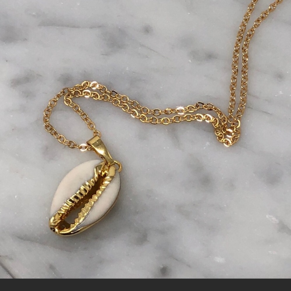 14K gold cowrie shell necklace - Picture 2 of 4